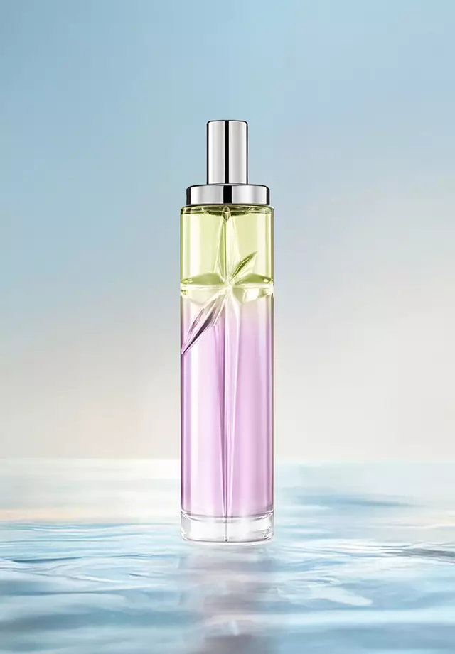 Gourmet Berry Starlicious layering recipe: tall bottle with light green and pink gradient on rippled water against a soft blue background. Tart, sweet, juicy scent with sweet nuttiness; 3 sprays Berry Licorice, 1 Pistachio Praline.