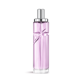 New Starlicious Berry Liorice packshot, a crystal-clear bottle filled with a light pink juice which captures the summer light in a carved shooting star, its facets shining bright beneath a sleek silver cap.