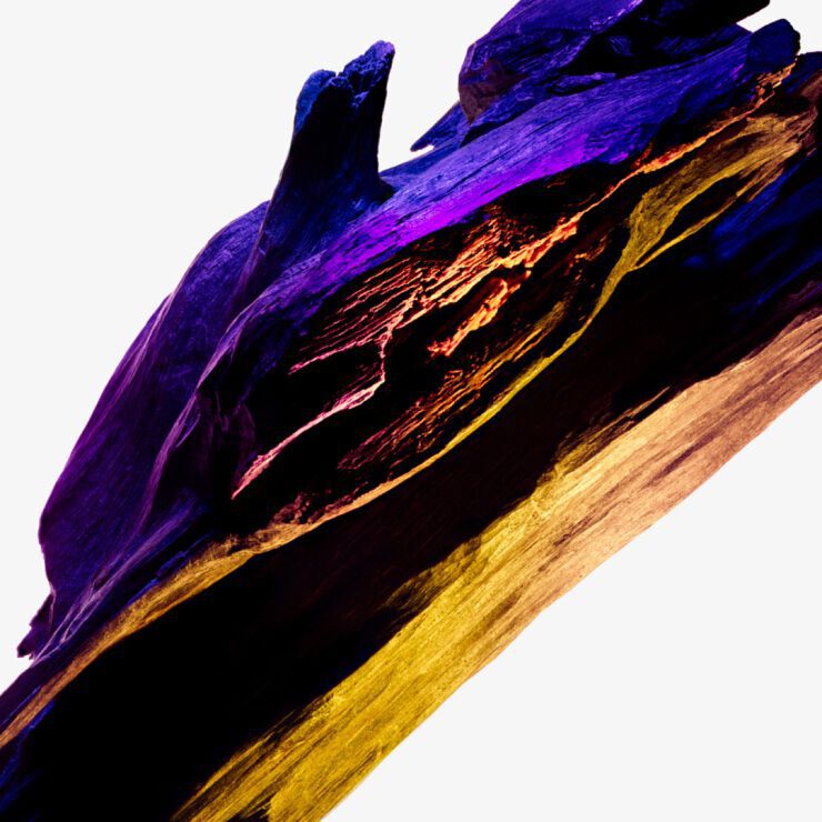 Alien by Mugler cashmeran wood texture in deep purple, black, and gold hues